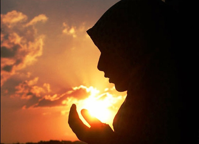 Muslim-woman-praying-REUTERS-640x480.jpg